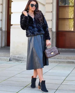 Royalfashion Dwustronna kurtka damska z futerkiem w kolorze czarnym