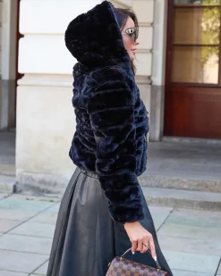 Royalfashion Dwustronna kurtka damska z futerkiem w kolorze czarnym