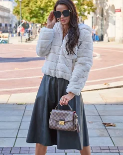 Royalfashion Dwustronna kurtka damska z futerkiem w kolorze kremowym