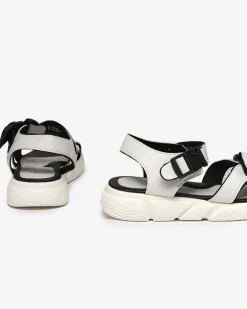 Royalfashion Dziecięce błyszczące sandały w kolorze białym Leepe