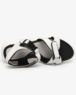 Royalfashion Dziecięce błyszczące sandały w kolorze białym Leepe