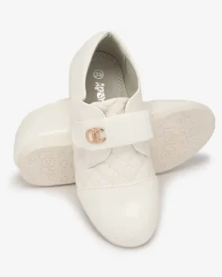 Royalfashion Dziewczęce pikowane półbuty z eko skóry w kolorze białym Werme
