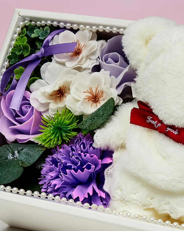 Royalfashion Flowerbox Kwiaty w pudełku z misiem