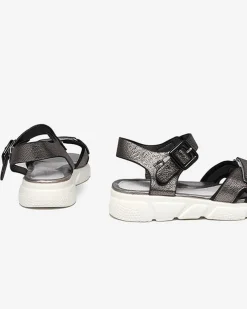 Royalfashion Grafitowe błyszczące sandały dziewczęce Jenilo