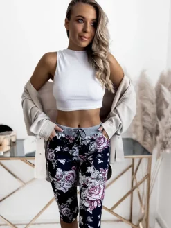 Royalfashion Granatowo- różowe damskie spodenki 3/4 z kwiatowym wzorem