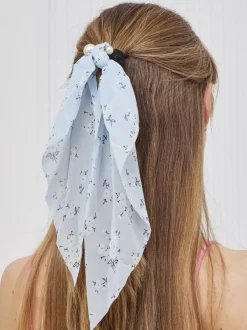 Royalfashion Gumka do włosów ze wstążką w kwiatuszki i perełkami Perlissa