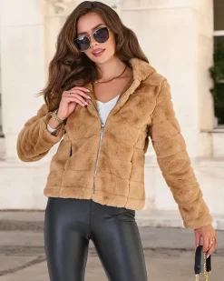 Royalfashion Jasnobrązowa kurtka damska z imitacji futra