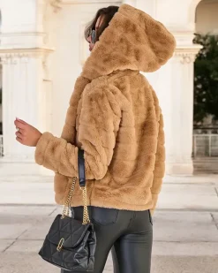 Royalfashion Jasnobrązowa kurtka damska z imitacji futra