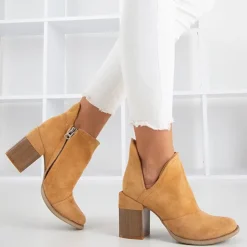 Royalfashion Jasnobrązowe damskie botki na słupku z wycięciami Cintura