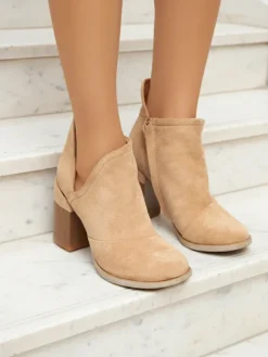 Royalfashion Jasnobrązowe damskie botki z wycięciami Plinara