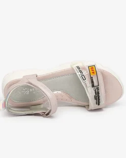 Royalfashion Jasnoróżowe błyszczące sandałki dziewczęce Lorij