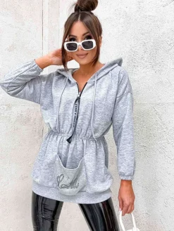 Royalfashion Jasnoszara damska bluza z cyrkoniami