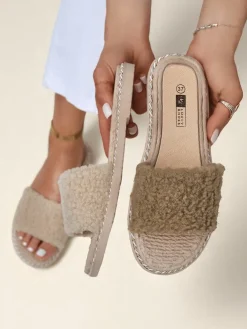 Royalfashion Klapki damskie z kożuszkiem Cozy Step