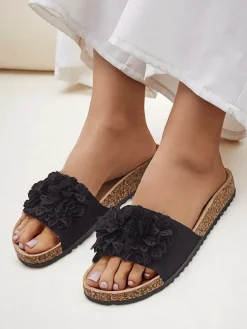 Royalfashion Klapki damskie z kwiatuszkami Occes