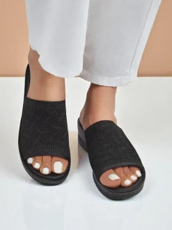 Royalfashion Klapki damskie na niskim koturnie Elara