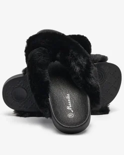 Royalfashion Klapki z futerkiem w kolorze czarnym Mashte