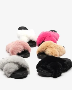 Royalfashion Klapki z futerkiem w kolorze czarnym Mashte