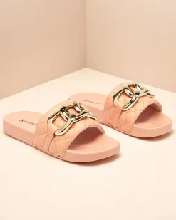 Royalfashion Koralowe damskie pikowane klapki ze złotym łańcuszkiem Eteris