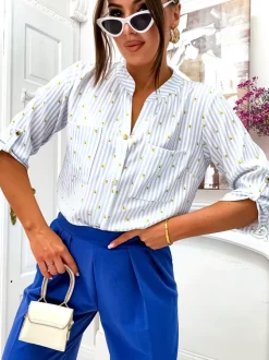 Royalfashion Koszula damska w paski i cytrynki z dekoltem w serek