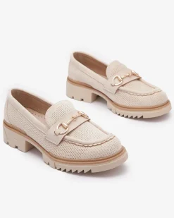 Royalfashion Kremowe ażurowe damskie mokasyny z łańcuszkiem Imerila