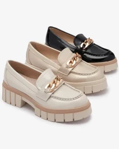 Royalfashion Lakierowane mokasyny damskie w kolorze czarnym Aquan