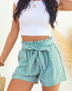 Royalfashion Materiałowe krótkie spodenki damskie w kwiaty