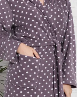 Royalfashion Miękki fioletowy damski szlafrok w groszki