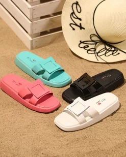 Royalfashion Miętowe damskie klapki z ozdobą Zegora