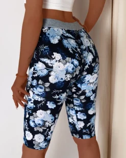 Royalfashion Niebieskie damskie spodenki 3/4 z kwiatowym wzorem