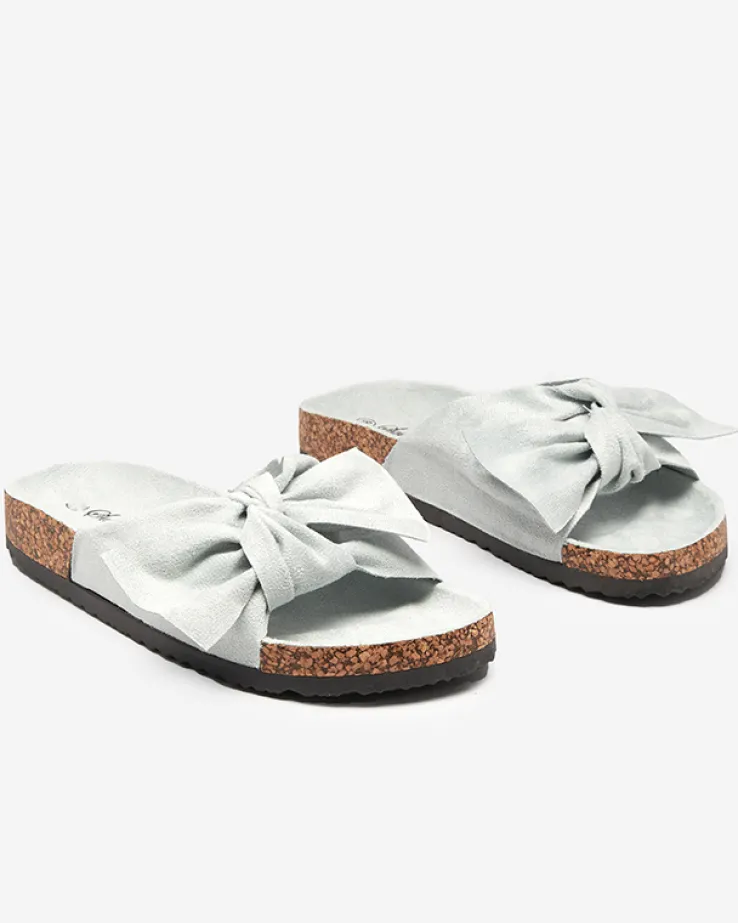 Royalfashion Niebieskie damskie eko-zamszowe klapki z kokardką Ewerka