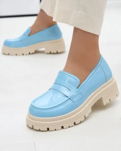 Royalfashion Niebieskie lakierowane mokasyny damskie Noppel