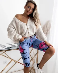 Royalfashion Niebiesko- różowe spodenki damskie 3/4 z printem