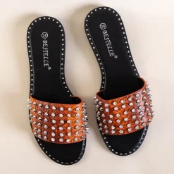 Royalfashion Pomarańczowe damskie klapki z ćwiekami i dżetami Maurella