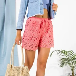 Royalfashion Różowe damskie koronkowe szorty