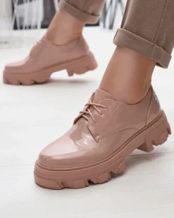 Royalfashion Różowe lakierowane półbuty damskie Delgor