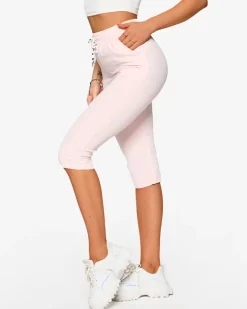 Royalfashion Różowe materiałowe spodenki damskie 3/4