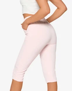 Royalfashion Różowe materiałowe spodenki damskie 3/4