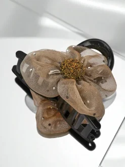 Royalfashion Spinka do włosów z tiulowym kwiatem i brokatowym środkiem