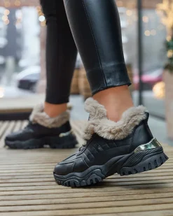 Royalfashion Sportowe czarne buty damskie z futerkiem Flixis