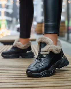 Royalfashion Sportowe czarne buty damskie z futerkiem Flixis