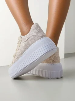 Royalfashion Sportowe sneakersy damskie z koronką Coronna