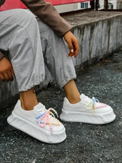 Royalfashion Sportowe sneakersy damskie na platformie z ozdobnymi sznurówkami Funies