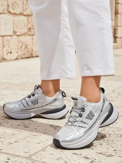 Royalfashion Sportowe sneakersy damskie na grubszej podeszwie Roality