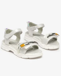 Royalfashion Srebrne błyszczące sandałki dziewczęce Lorij