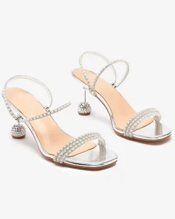 Royalfashion Srebrne lakierowane klapki na niskim obcasie Lakopi