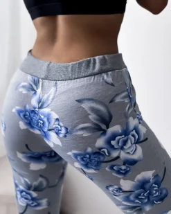 Royalfashion Szare damskie spodenki 3/4 z kwiatowym wzorem