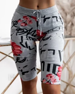 Royalfashion Szaro- czerwone spodenki damskie 3/4 z printem