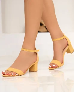 Royalfashion Żółte damskie sandały na słupku Nelino