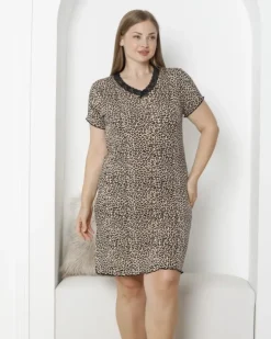 Royalfashion Wiskozowa nocna koszula damska z printem w panterkę PLUS SIZE