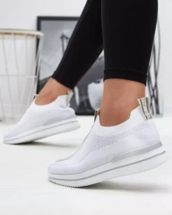 Royalfashion Wsuwane buty sportowe damskie z napisami w kolorze białym Cerppa